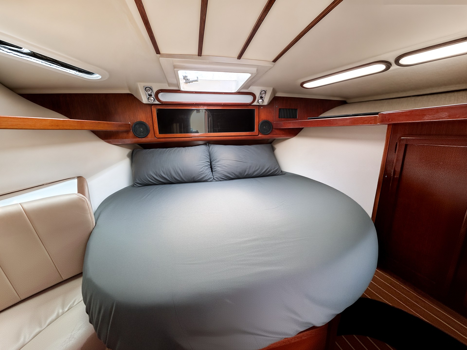 Yacht Photo 39